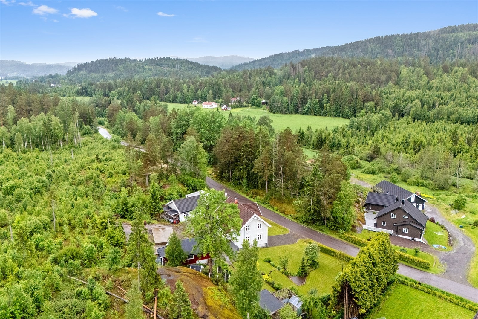 Holmestrand sentrum nås på ca. 15 minutter med bilen. Galleribilde