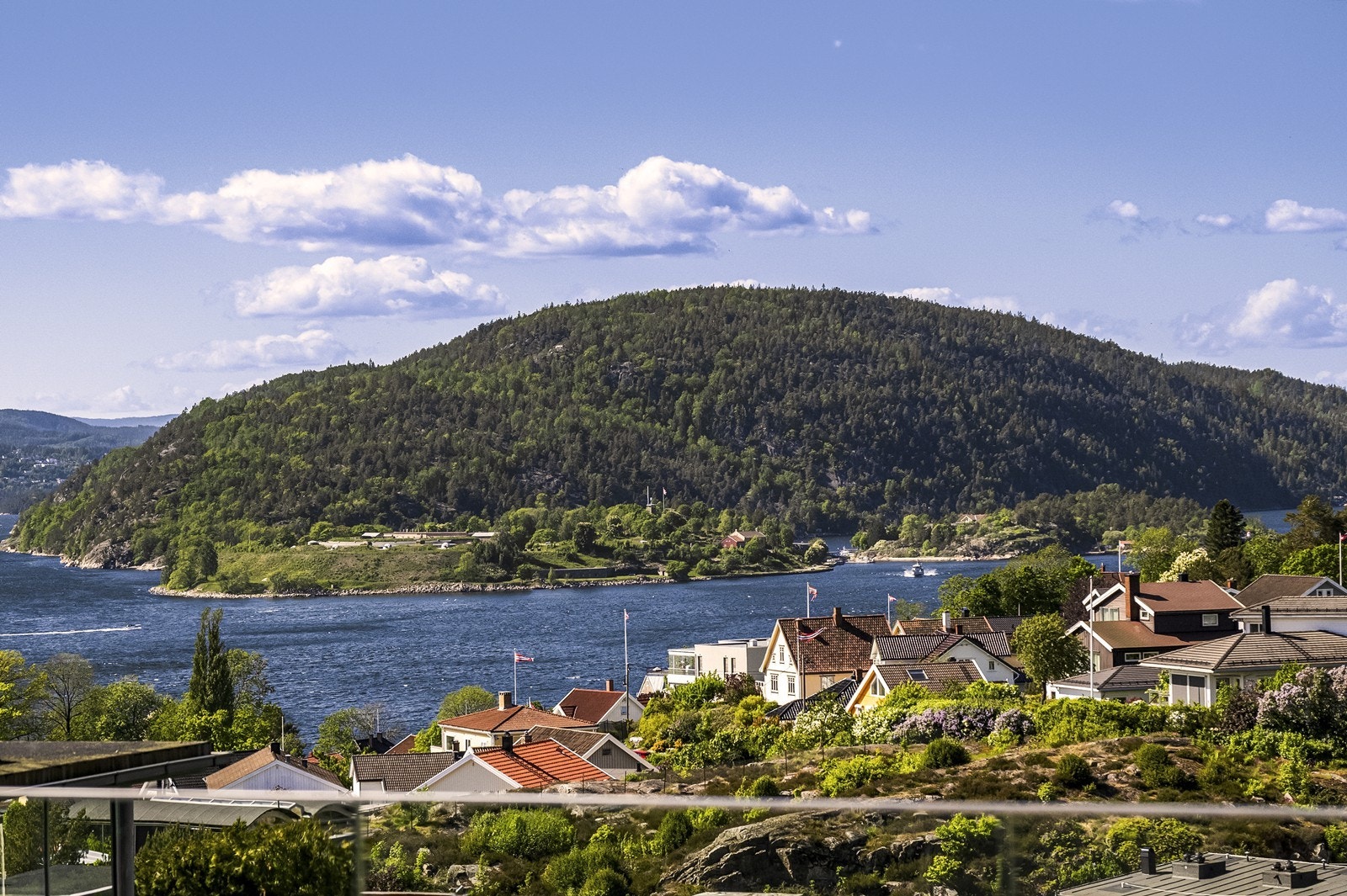 Zoomet utsikt mot Drøbaksundet. Galleribilde