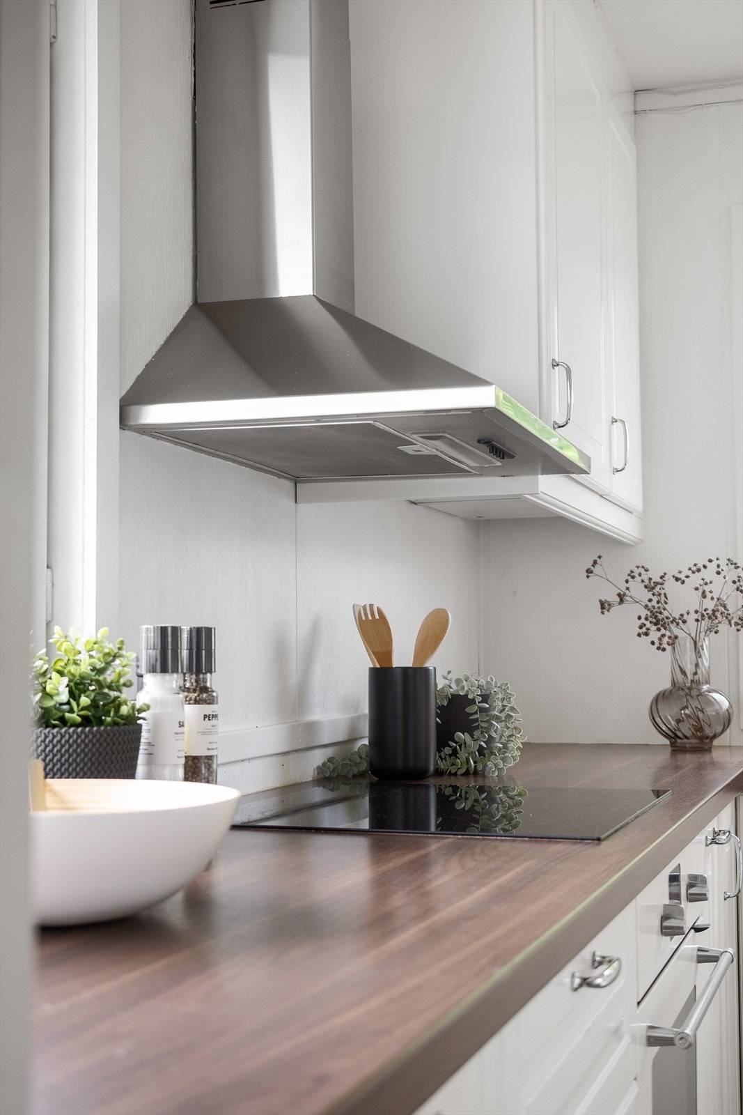Løsningen er funksjonell og gir gode rammer for både matlaging og hverdagsliv. Galleribilde
