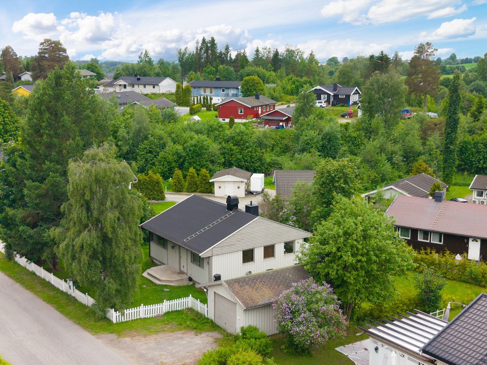 Fin og sentral beliggenhet med kort gangavstand til Løten sentrum. Galleribilde