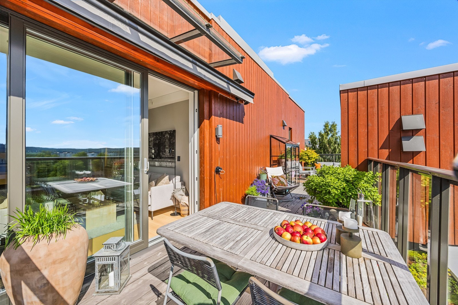 Leiligheten har egen privat takterrasse på 24 m² Galleribilde