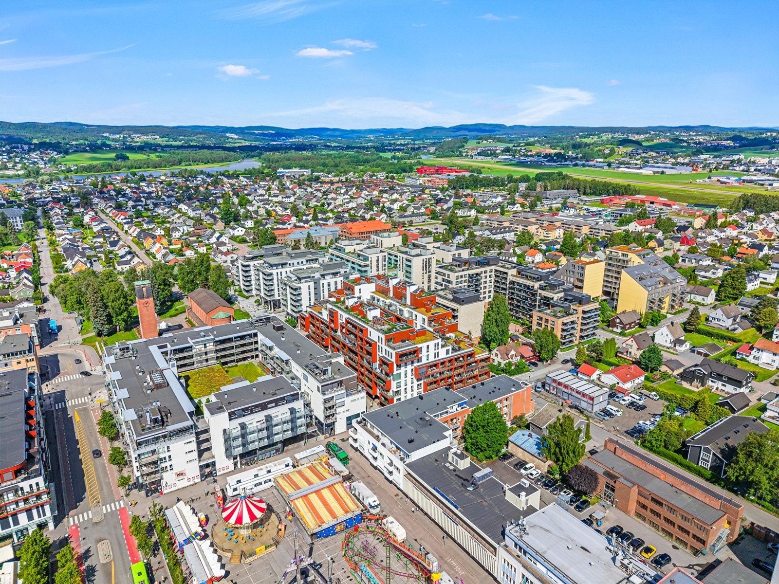 Flytoget fra Lillestrøm stasjon tar kun 12 minutter til Oslo S og Oslo Lufthavn. Galleribilde