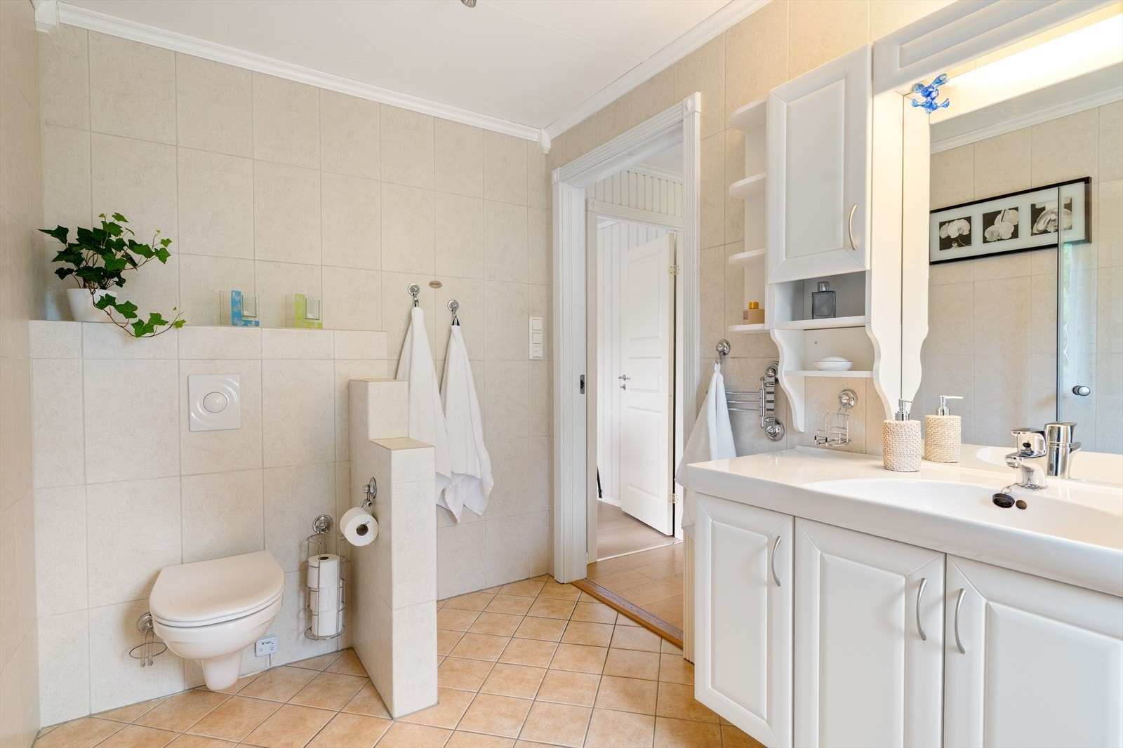 Badet i hovedetasjen er på 6m². Galleribilde