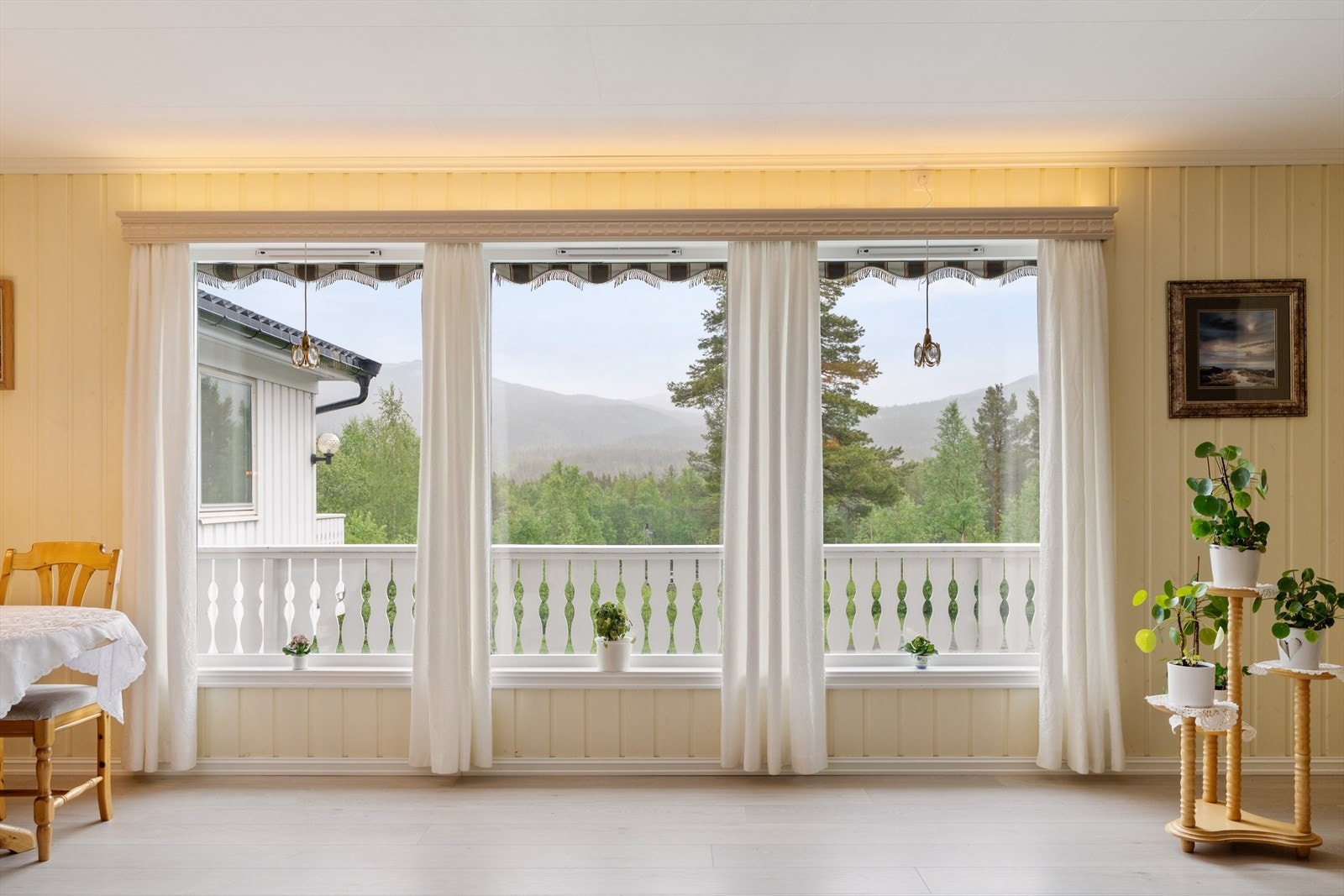 Stuen byr på fantastisk utsikt. Galleribilde