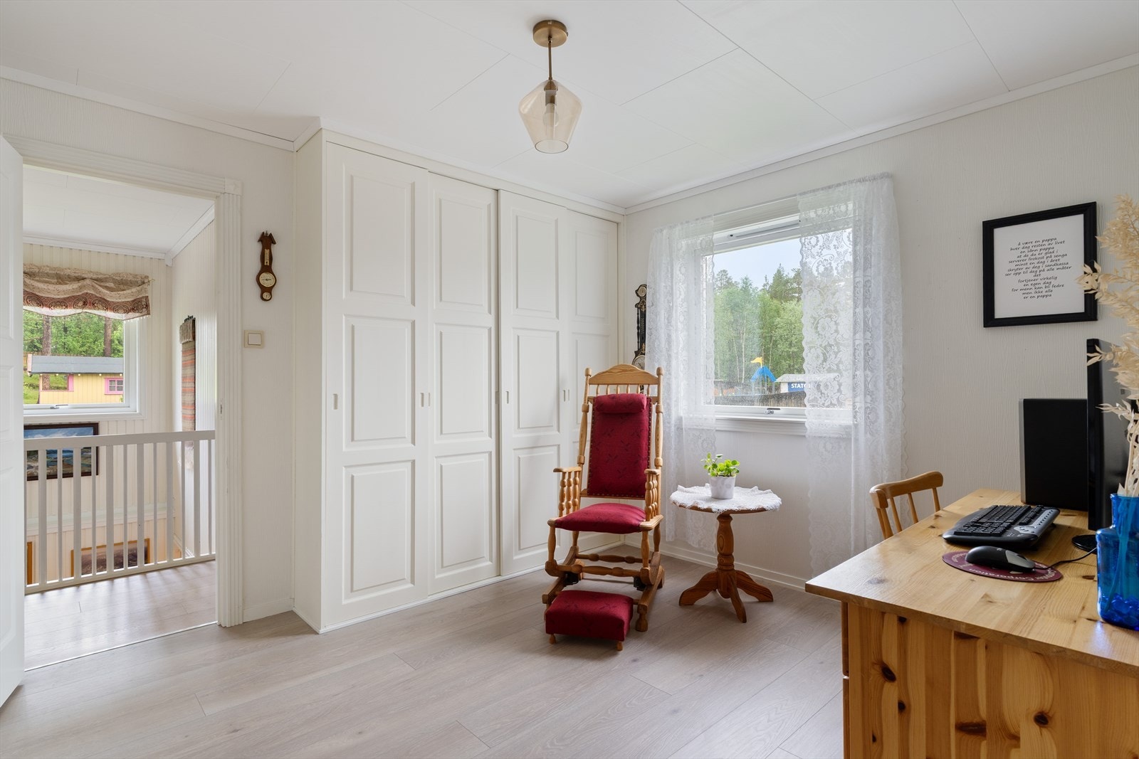 Hyggelig stuen i tilknytning soverommene på 15m². Galleribilde