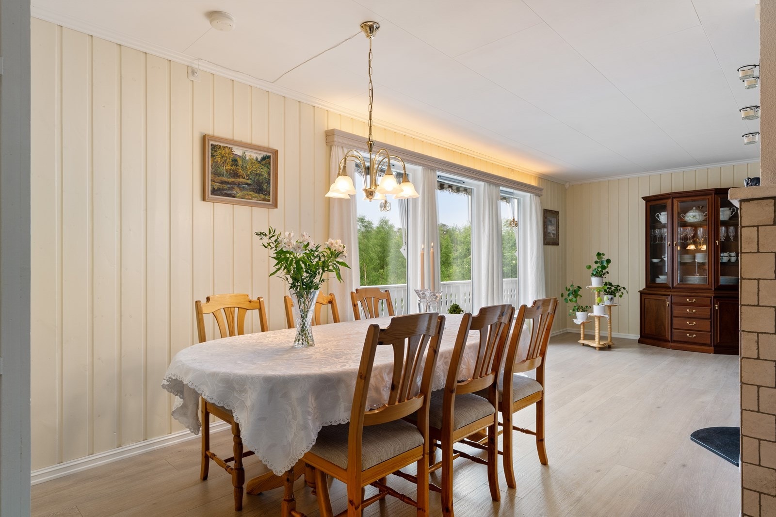 Stuen ligger i åpne løsning til kjøkkenet og har et samlet areal på hele 58m². Galleribilde