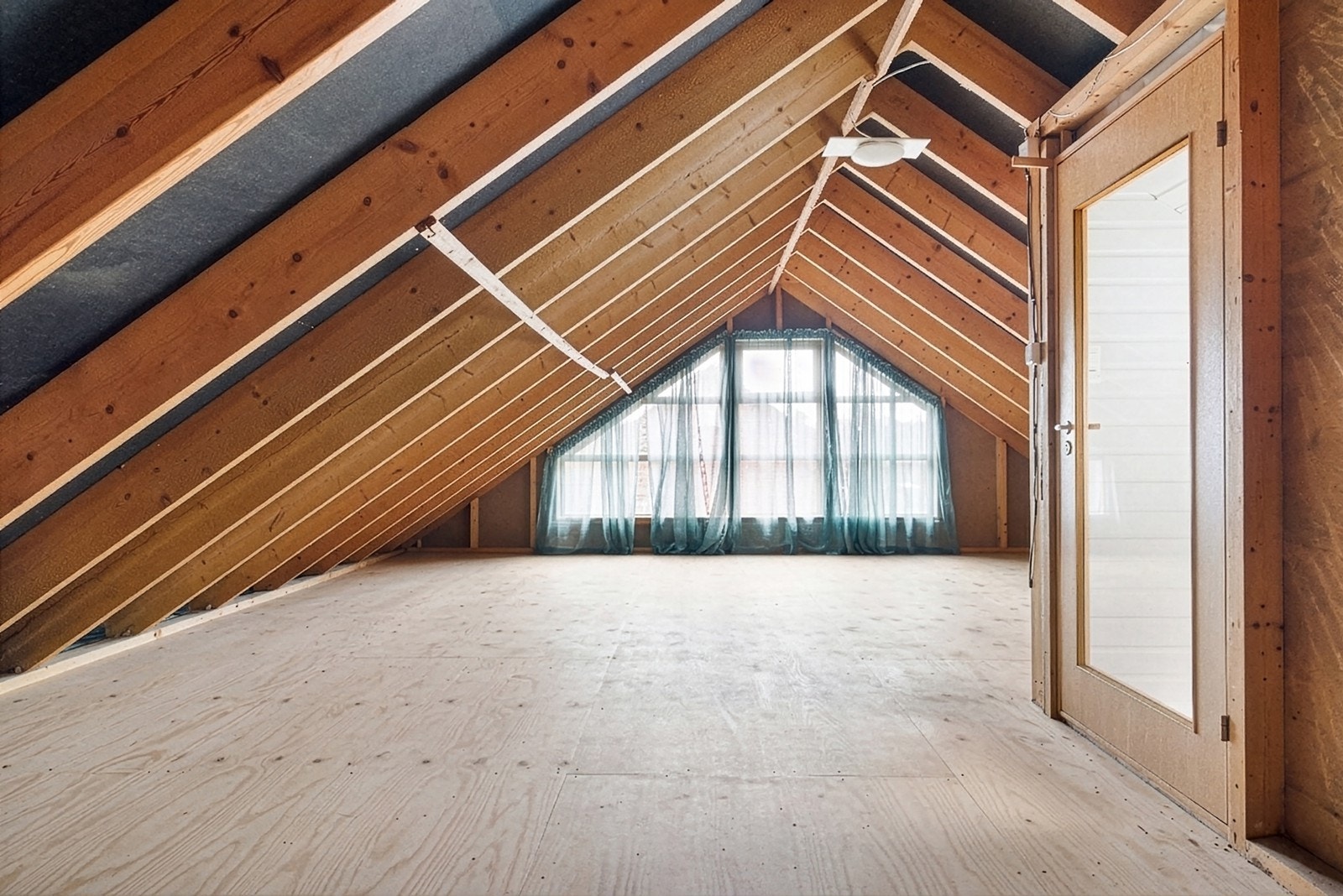 Uinnredet loft. Galleribilde