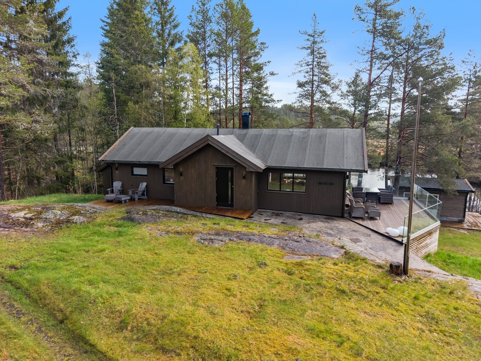 "Solknatten" ligger litt for seg selv. Galleribilde