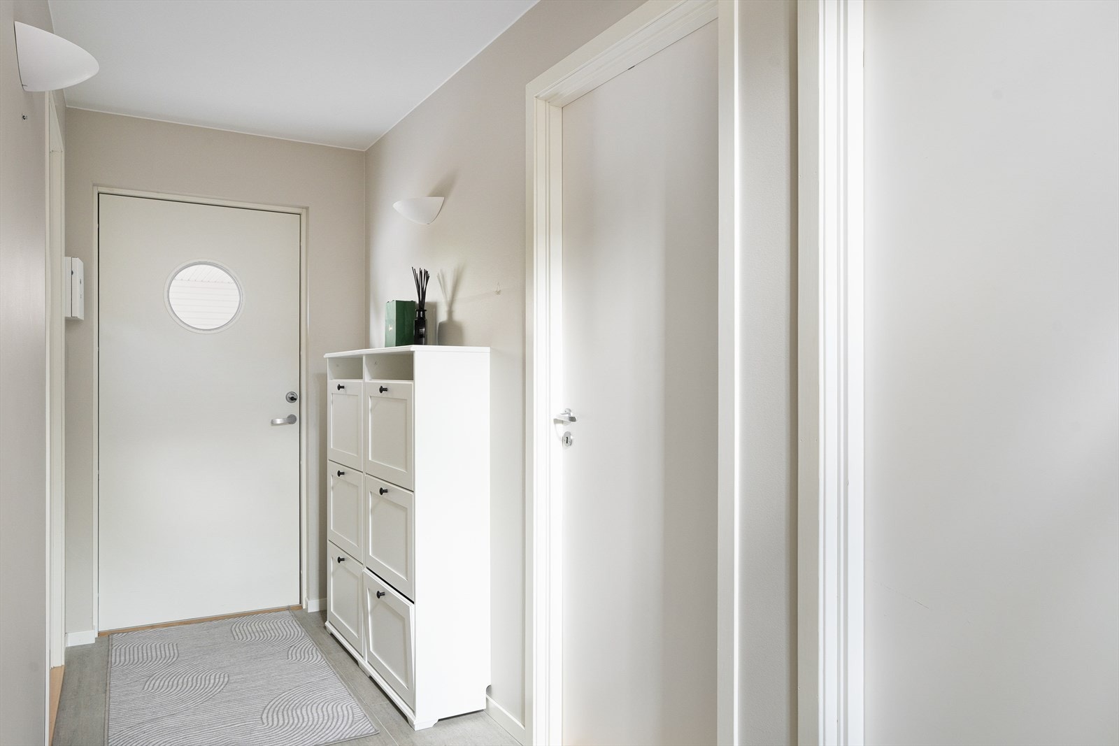 Entréen har gulvvarme som gir en behagelig velkomst. Galleribilde
