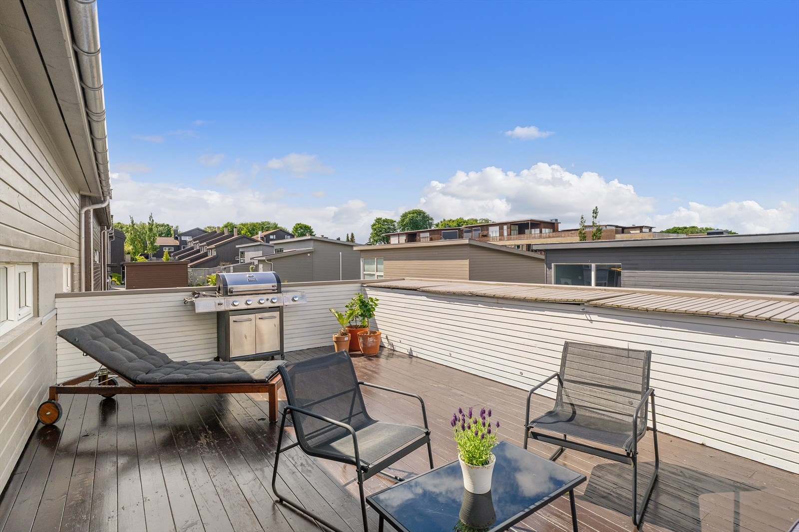 God plass til både sittegruppe og grill samt stedbygde putekasser. Galleribilde