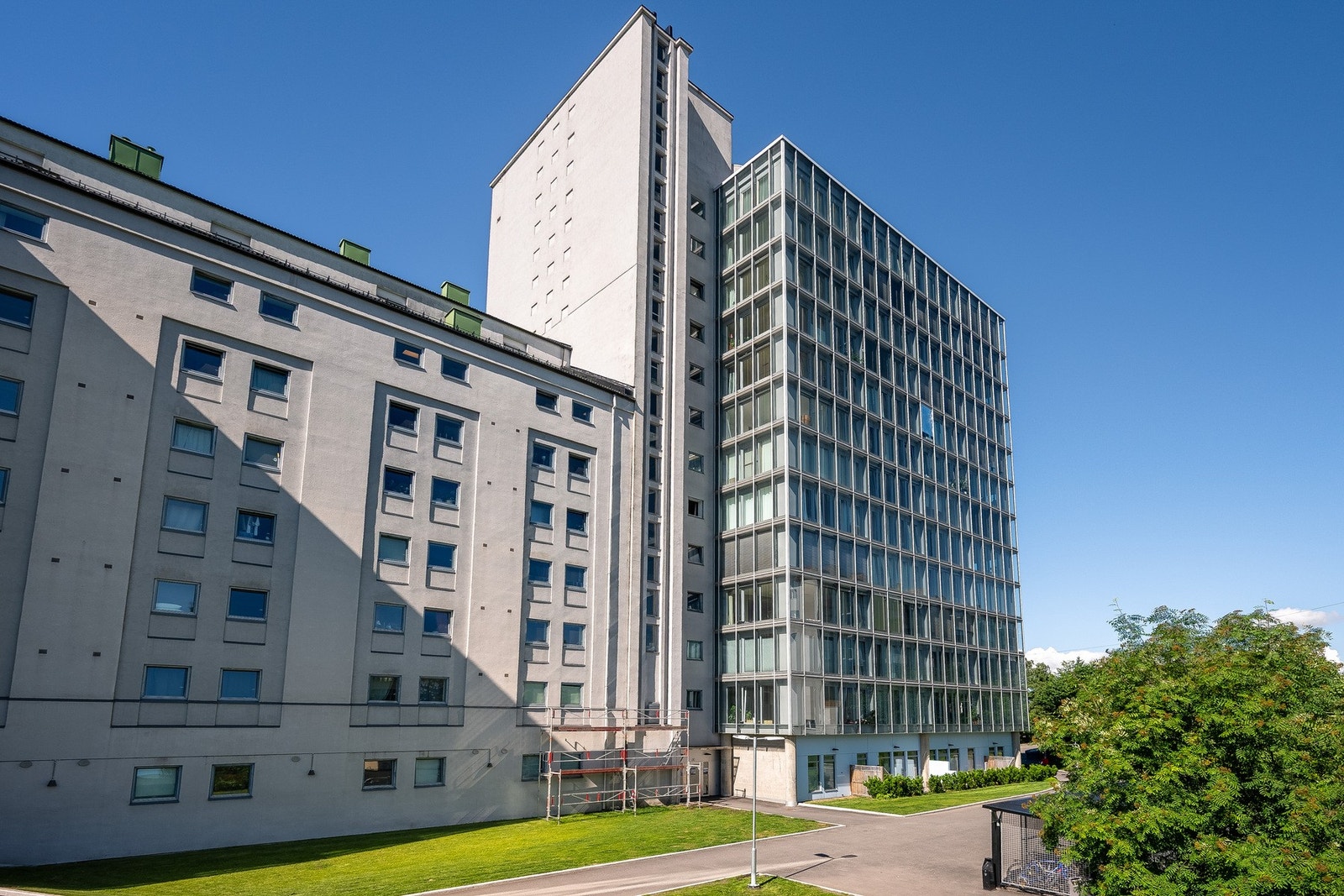 Fasade. Det er også muligheter for leie av garasjeplass i anlegg under. Galleribilde