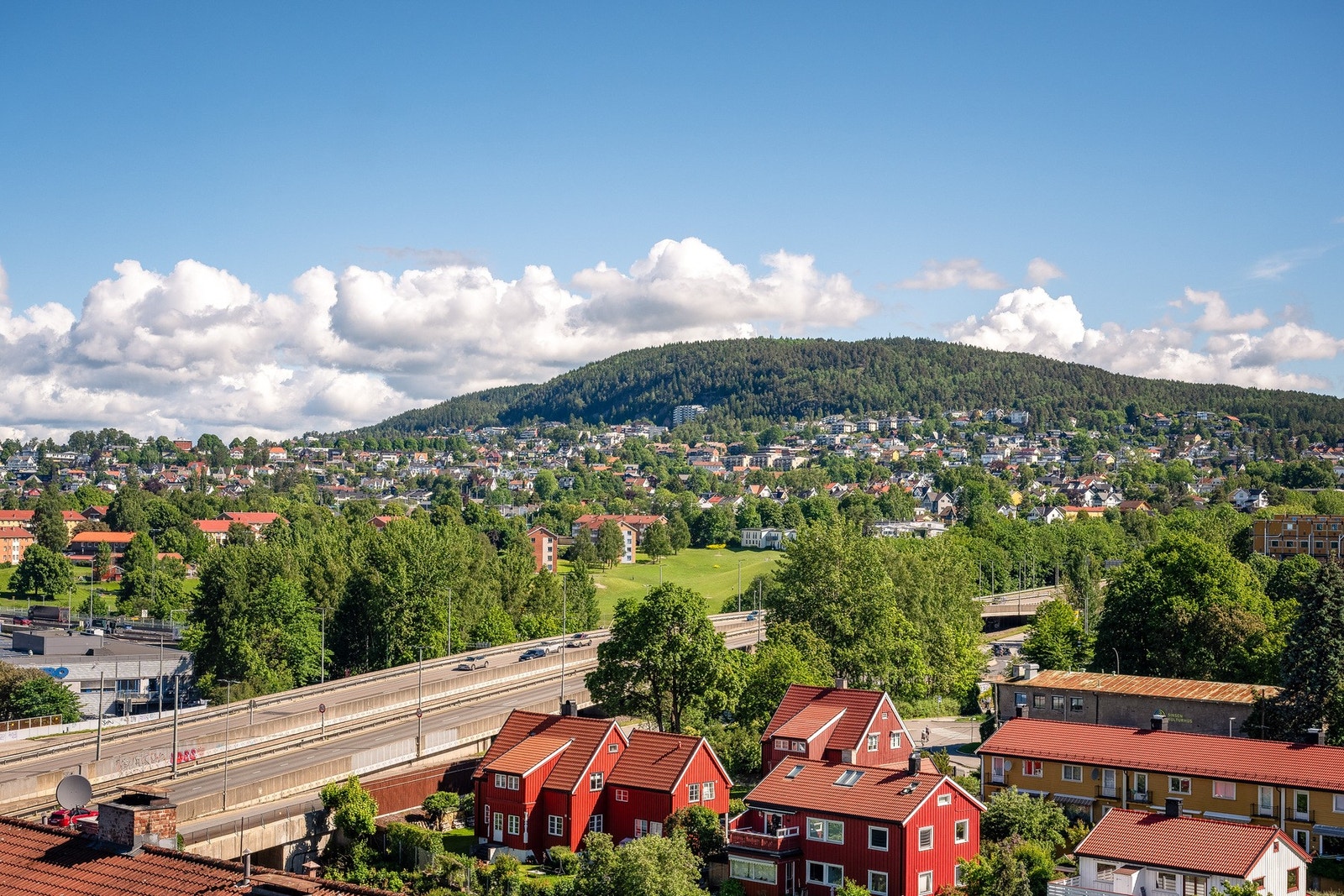Her kan de varme sommerdagene nytes med sol hele dagen. Galleribilde