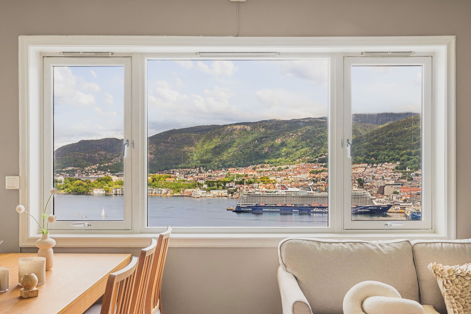 En lys og innbydende leilighet med attraktiv og skjermet beliggenhet på Laksevåg. Galleribilde