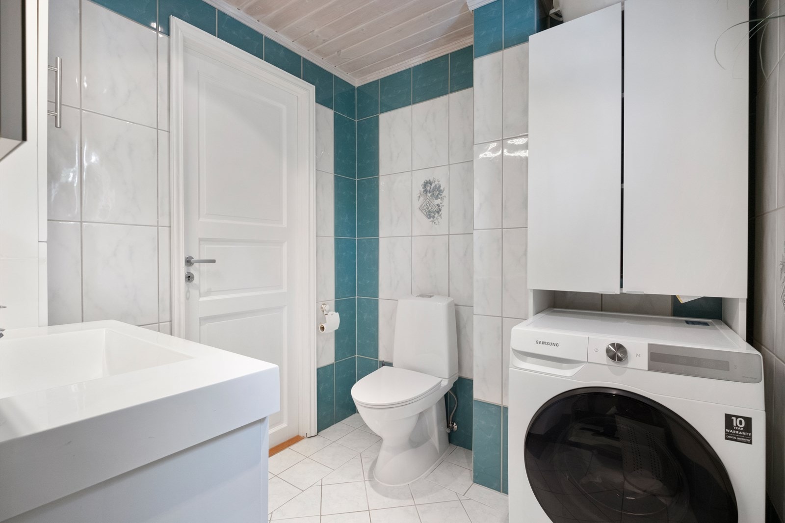 Det er opplegg for vaskemaskin på badet Galleribilde