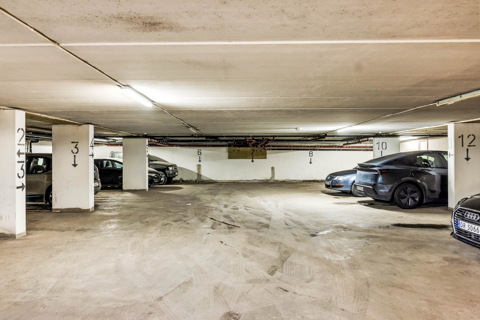 Det medfølger 2 parkeringsplasser i felles anlegg. Galleribilde