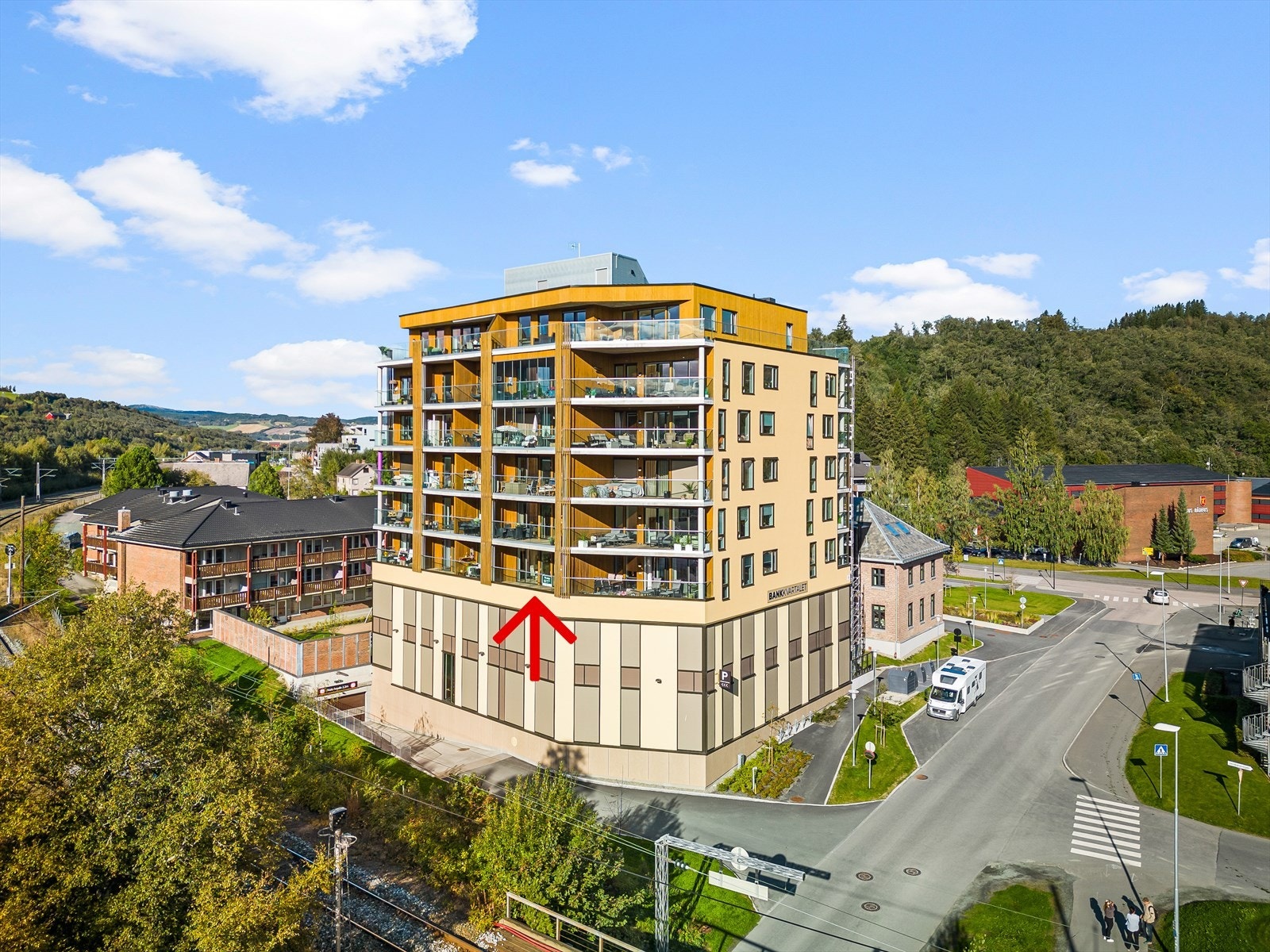Pilen viser hvor leiligheten ligger i bygget. Galleribilde