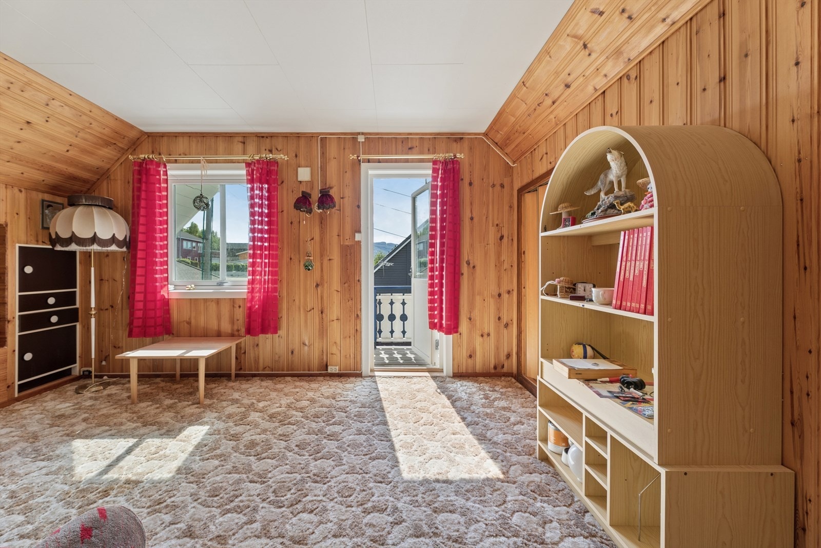 Fra loftsstuen er det direkte utgang til en balkong på 19 m². Galleribilde