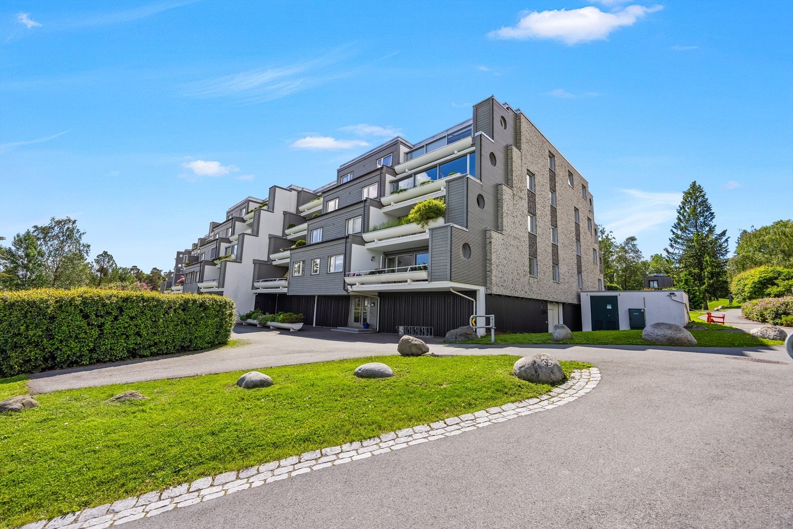 Inngangsparti. Galleribilde