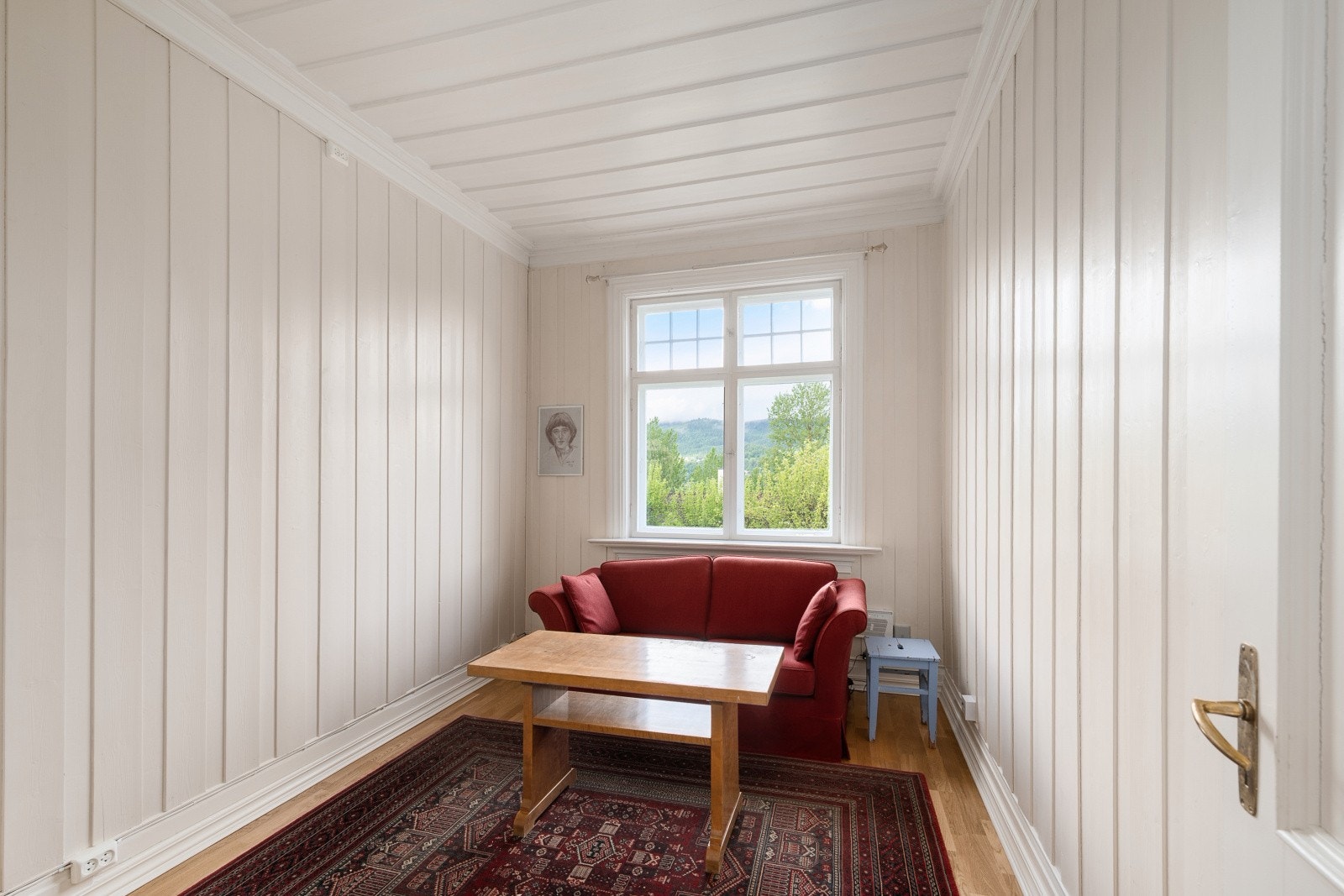 I første etasje finnes ett av boligens totalt fem soverom. Galleribilde