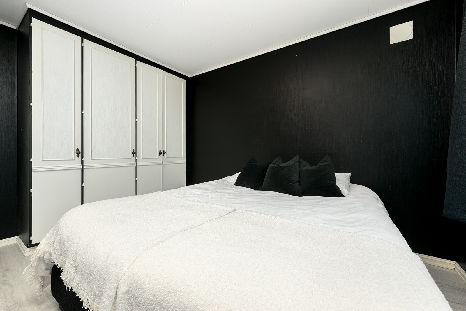 Hovedsoverom med garderobe Galleribilde