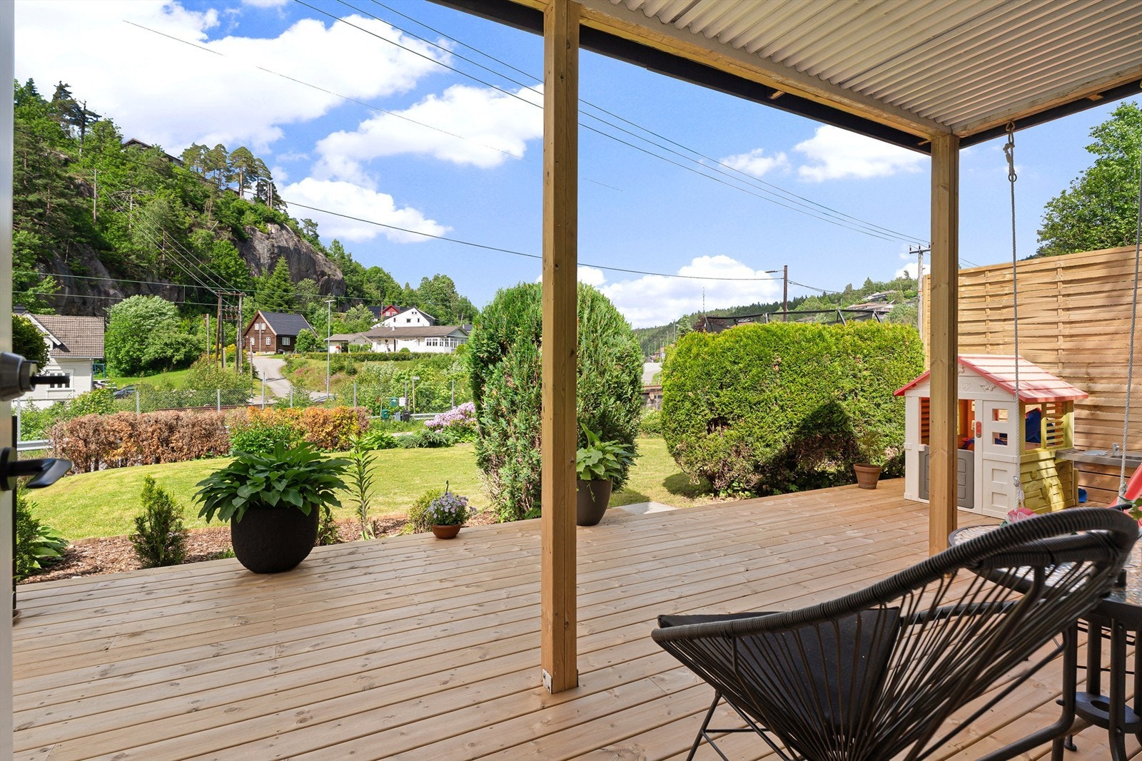 Ny terrasse på fremsiden av huset Galleribilde