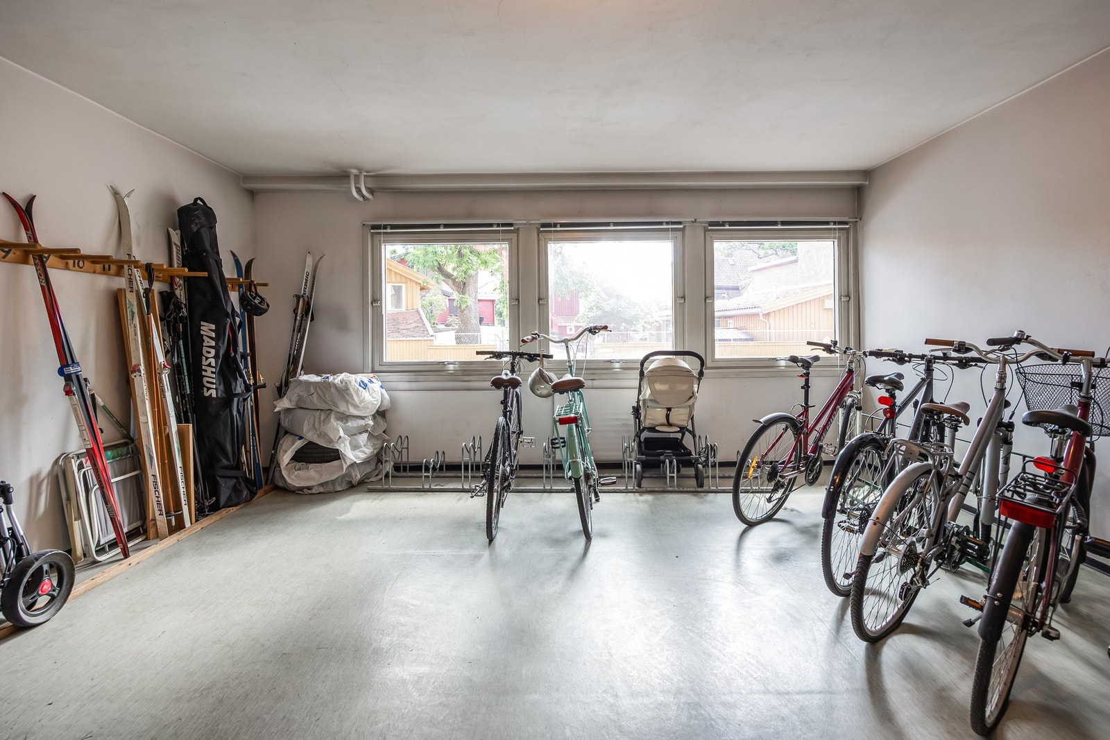 Felles innendørs sykkelparkering. Galleribilde