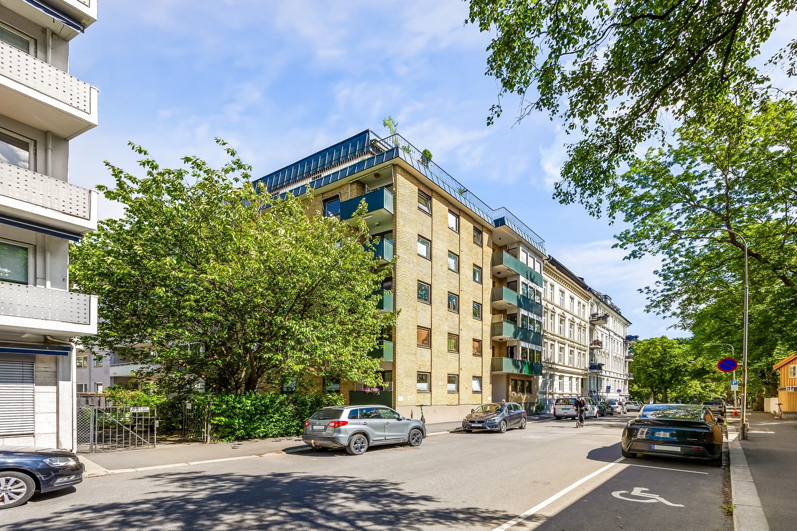 Leiligheten har en særdeles attraktiv beliggenhet ved Vestkanttorget i bydel Frogner, et av Oslos mest ettertraktede boligområder. Galleribilde