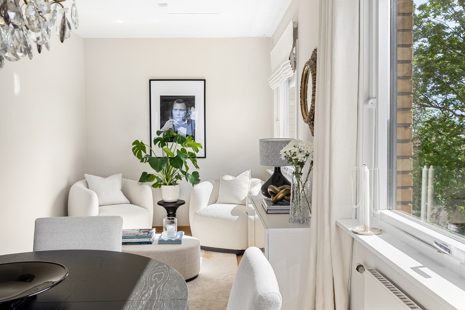 Planløsningen gir også mulighet for å etablere et ekstra soverom ved å sette opp en lettvegg med dør i stuen. Galleribilde