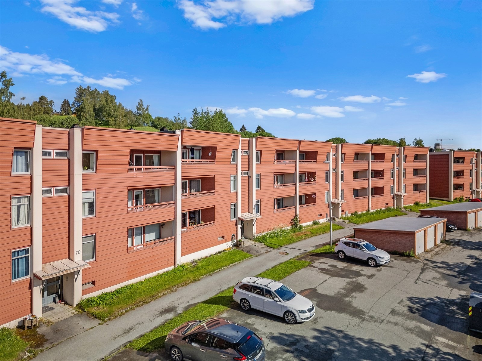 Området er godt tilrettelagt for både barnefamilier og deg som ønsker en trygg og praktisk hverdag. Galleribilde