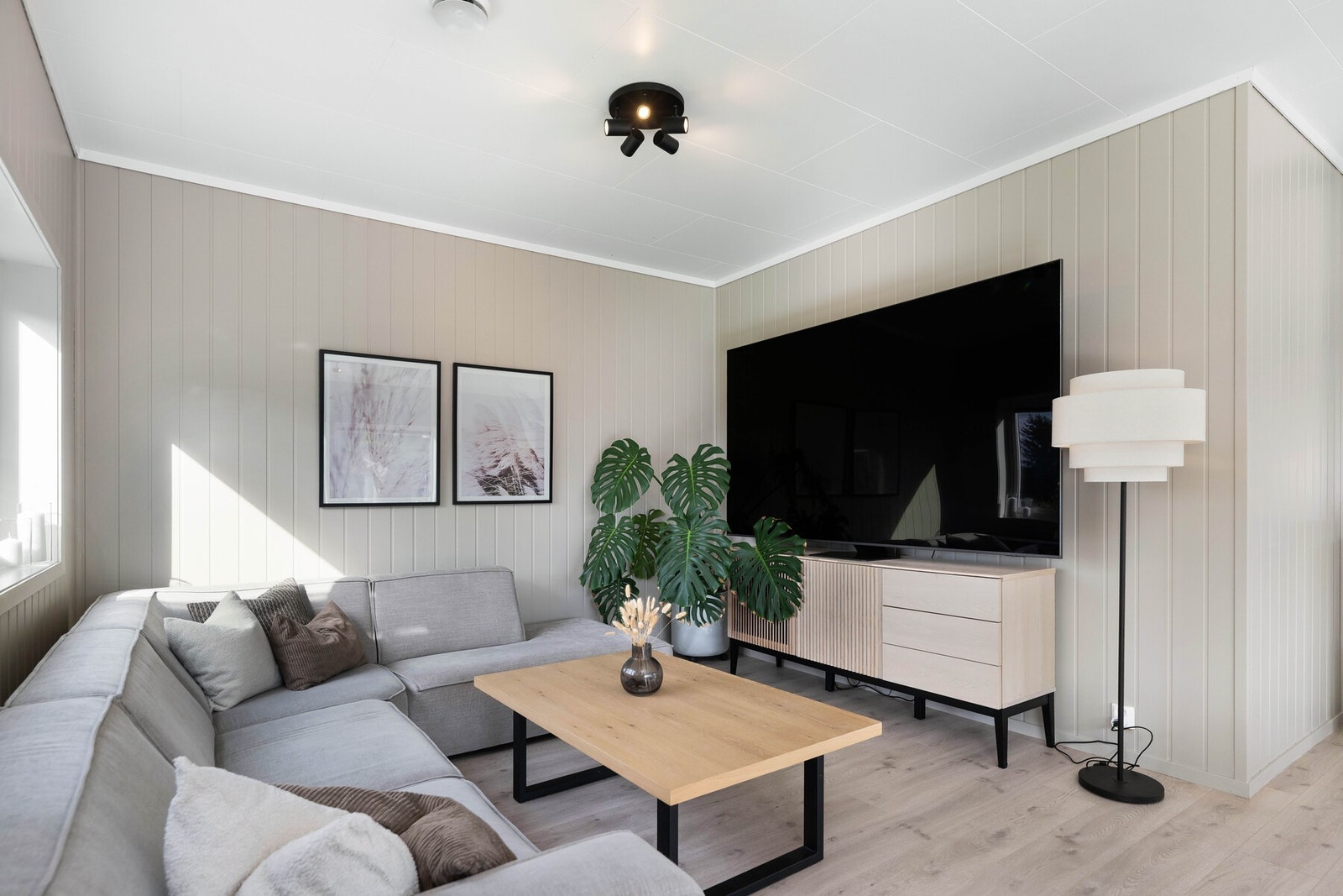 Stuedelen har god plass til sofagruppe og øvrig ønsket møblement. Galleribilde