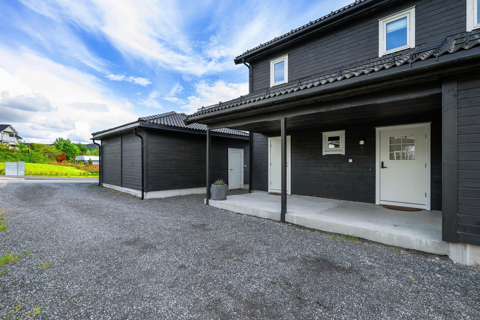 Boligen har praktisk innvendig bod i andre etasje på ca. 3,2 m². Galleribilde