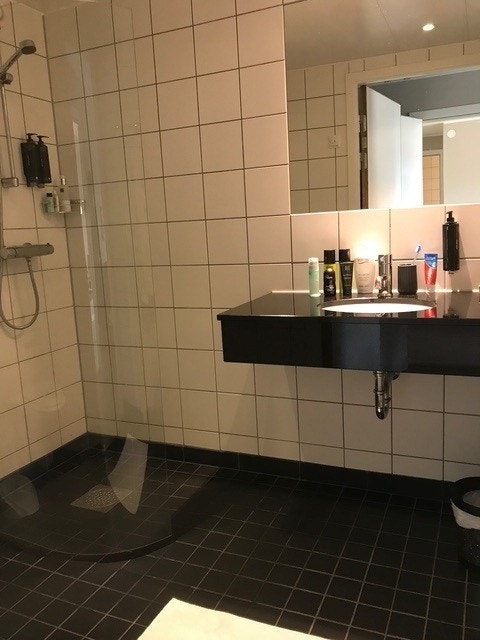 Bad i dobbeltrom - privat foto Galleribilde