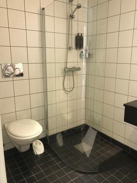 Bad i dobbeltrom - privat foto Galleribilde