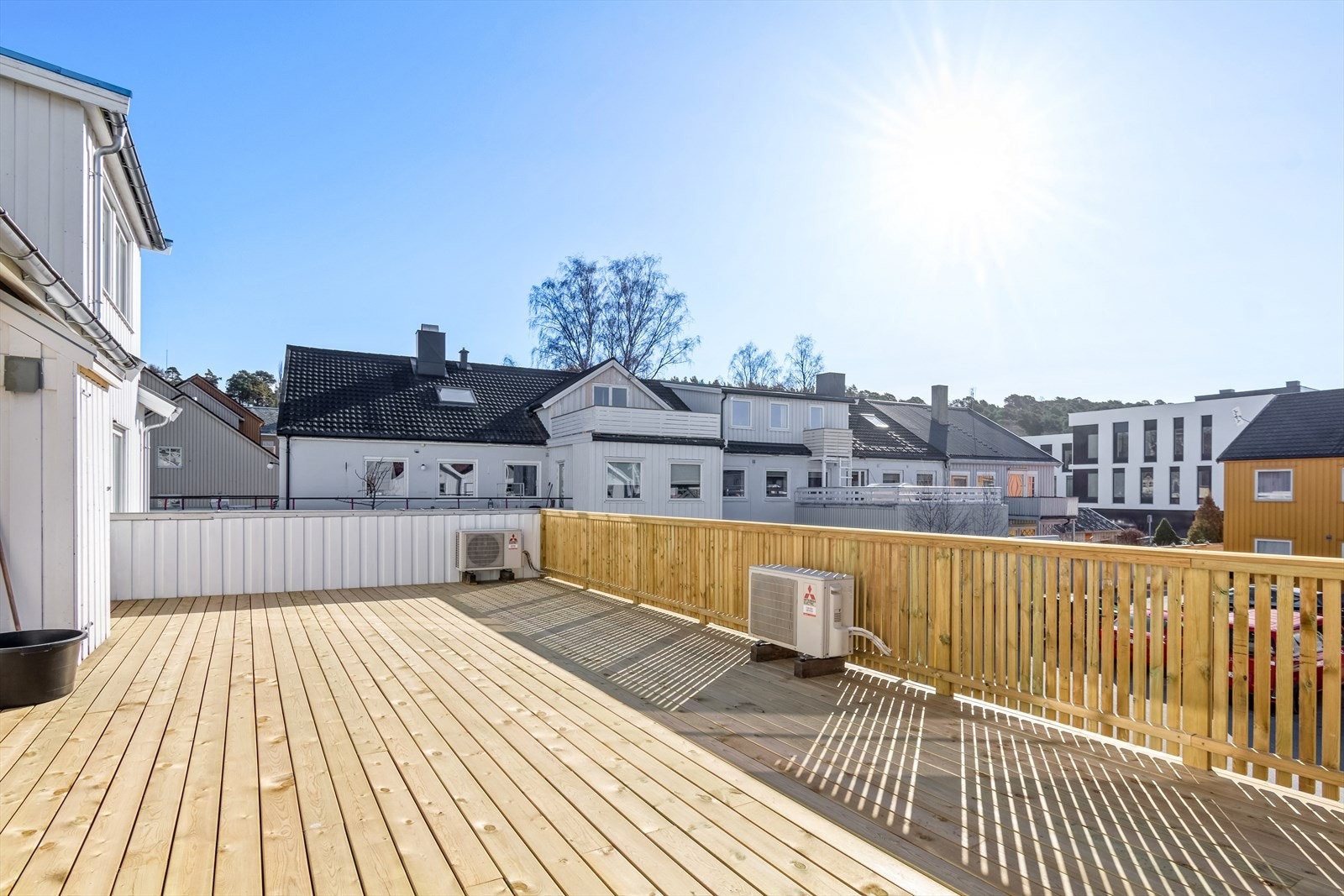 Felles terrasse med gode solforhold gjennom dagen. Galleribilde