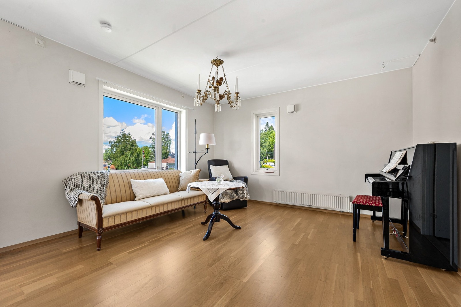 Vinduene slipper inn rikelig med naturlig lys. Galleribilde