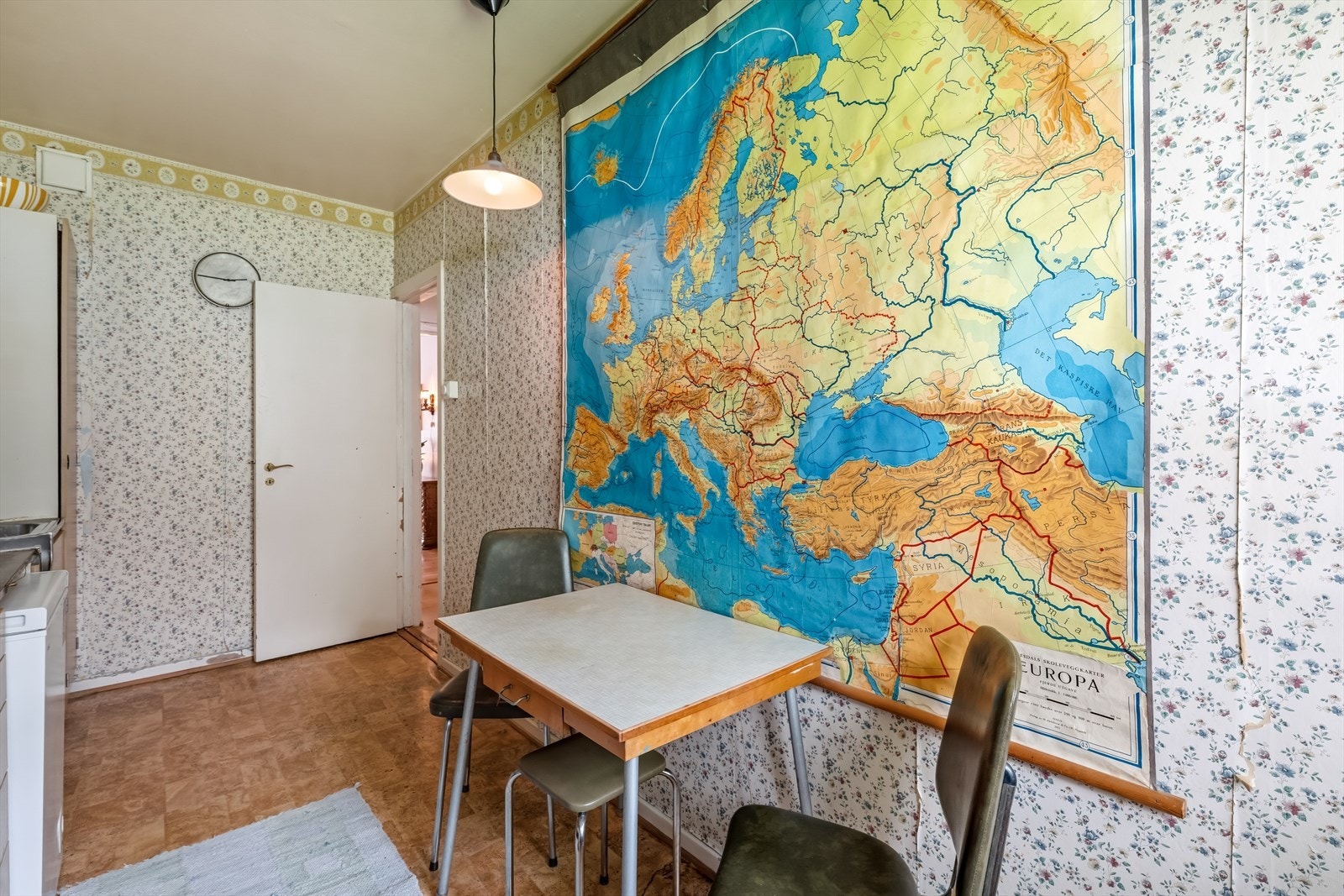 Rommet er av god størrelse. Her har du plass til alt du trenger! Galleribilde