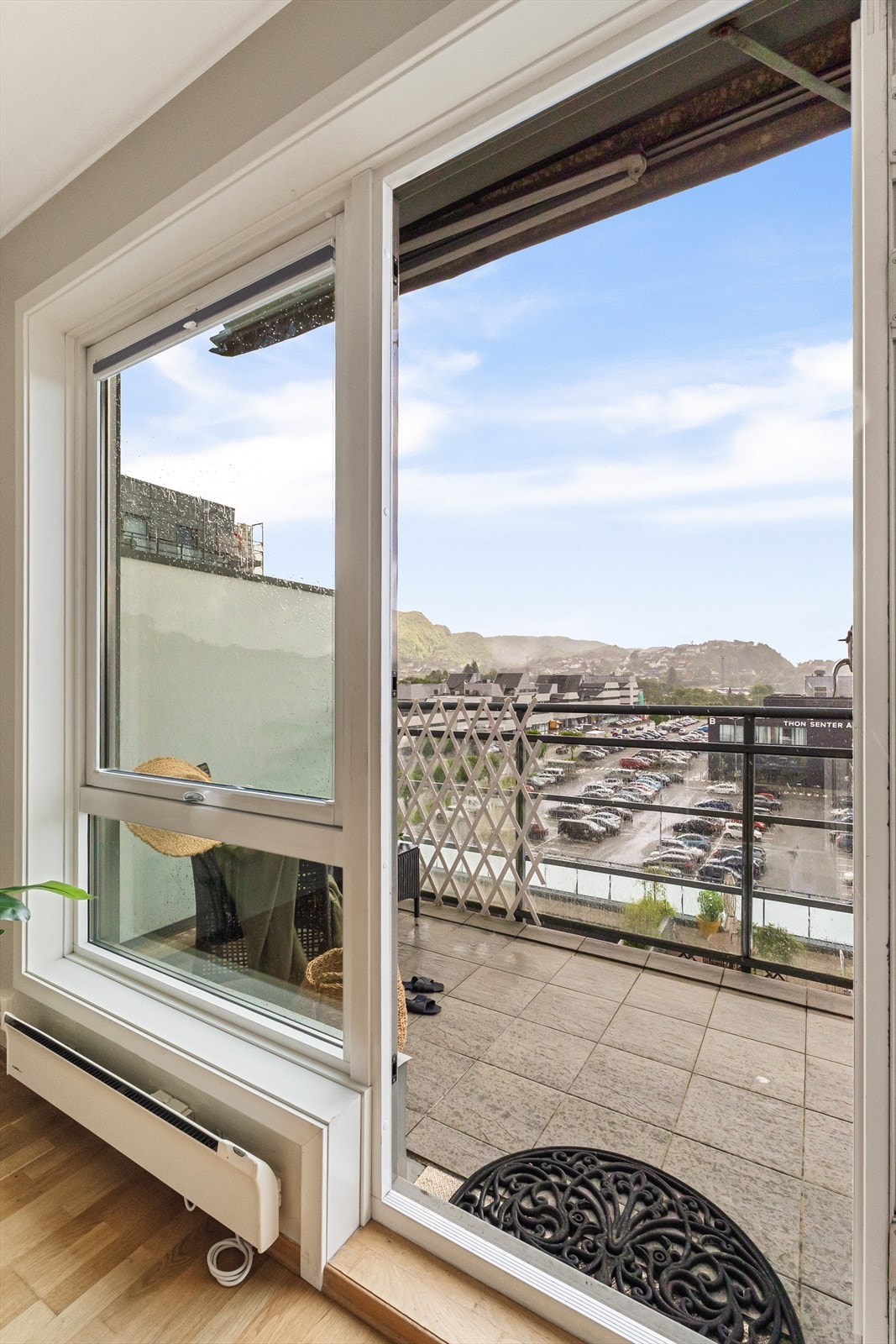 Her er det også utgang til en altan på 11 m² med meget gode solforhold. Galleribilde
