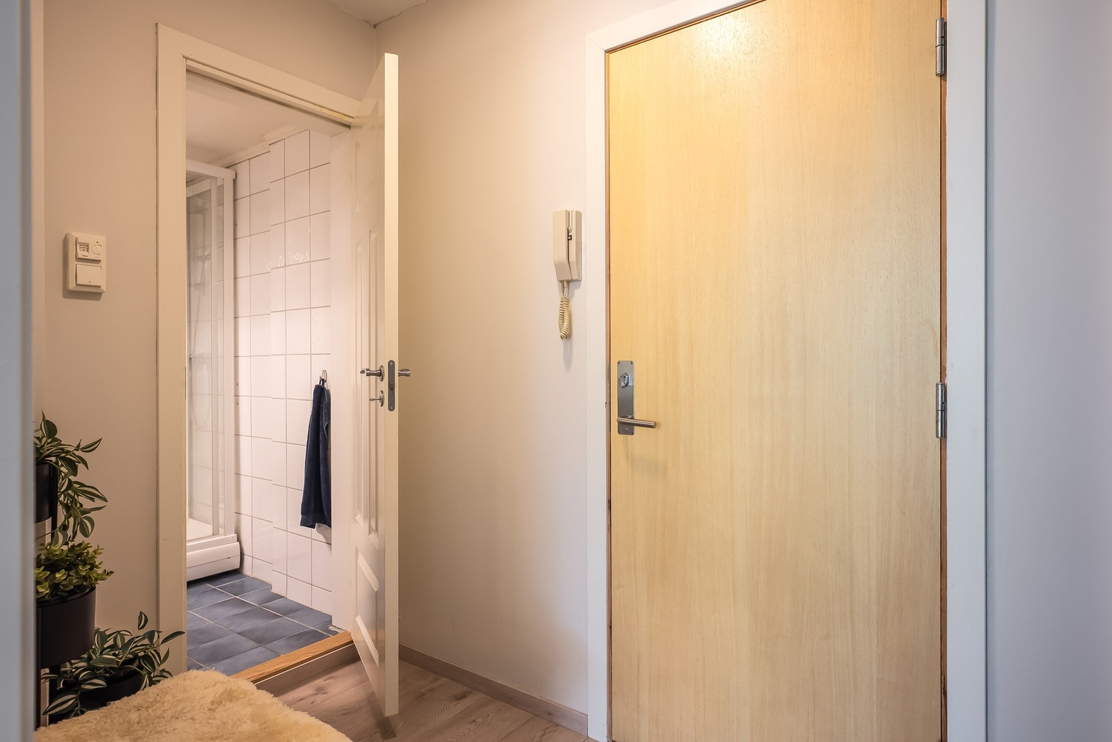 Leiligheten ligger i 2. etasje og med adkomst via trappeløp eller heis. Galleribilde