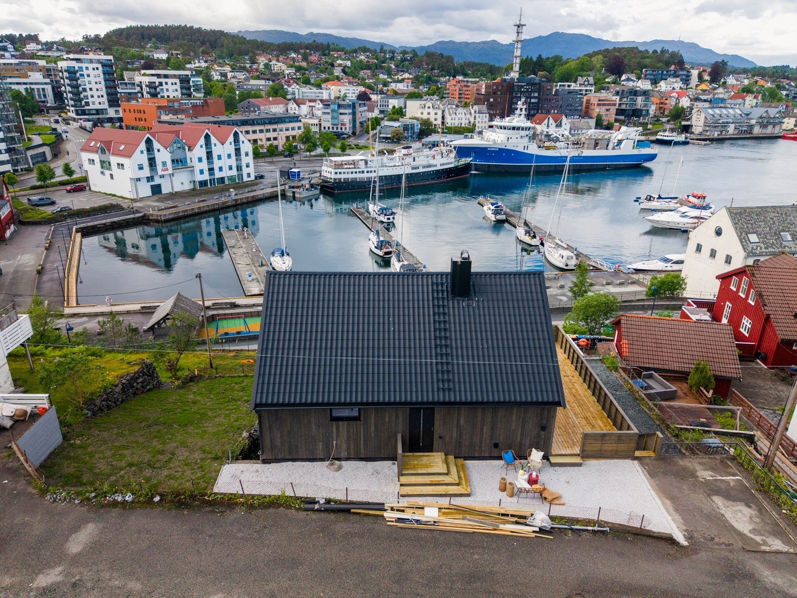 Det er plass til parkering på egen tomt Galleribilde