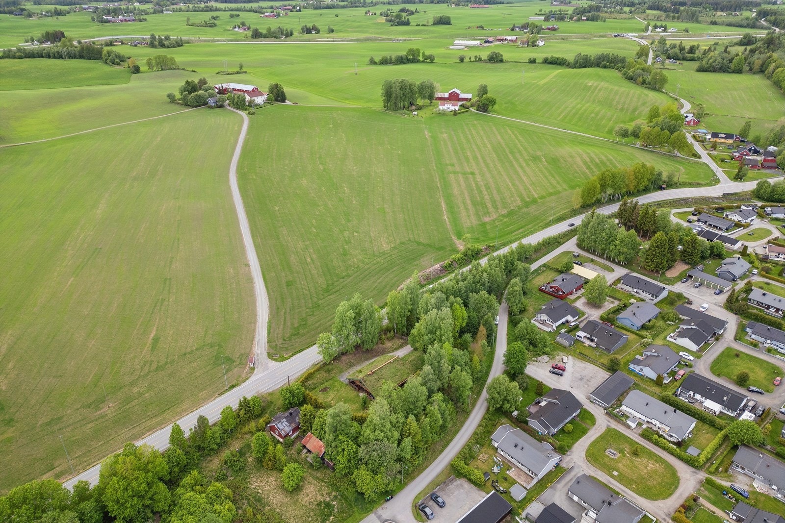 Landlige og fredelige omgivelser med fine turmuligheter i nærområdet, blant annet langs Fura og ved Segla bru. Galleribilde