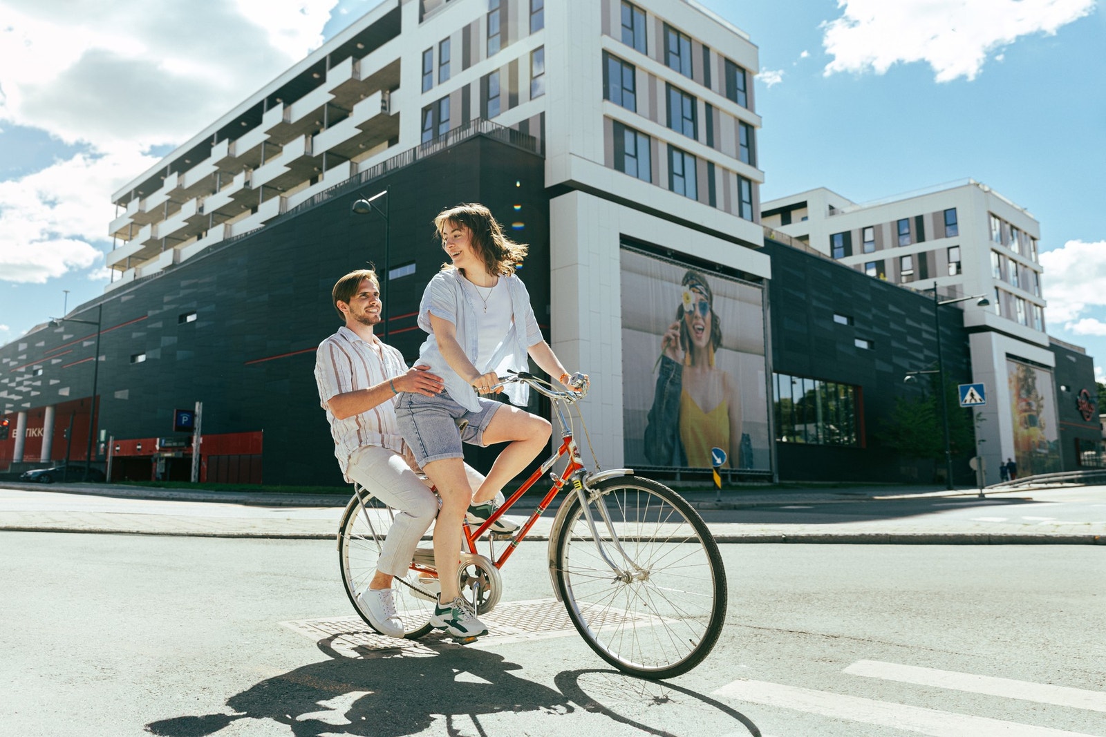 Med en kort sykkeltur eller gåavstand fra leiligheten har du Sirkus shopping som har det meste av hva du måtte trenge. Galleribilde