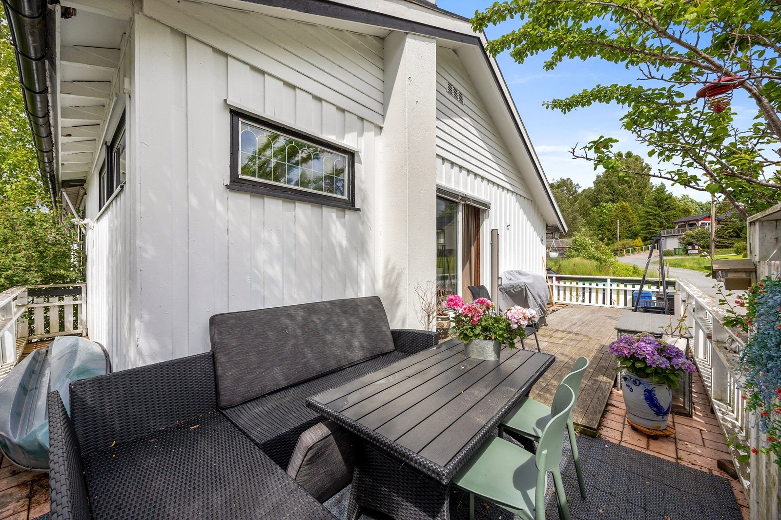 Boligen har en stor terrasse målt til ca. 40 m². Galleribilde