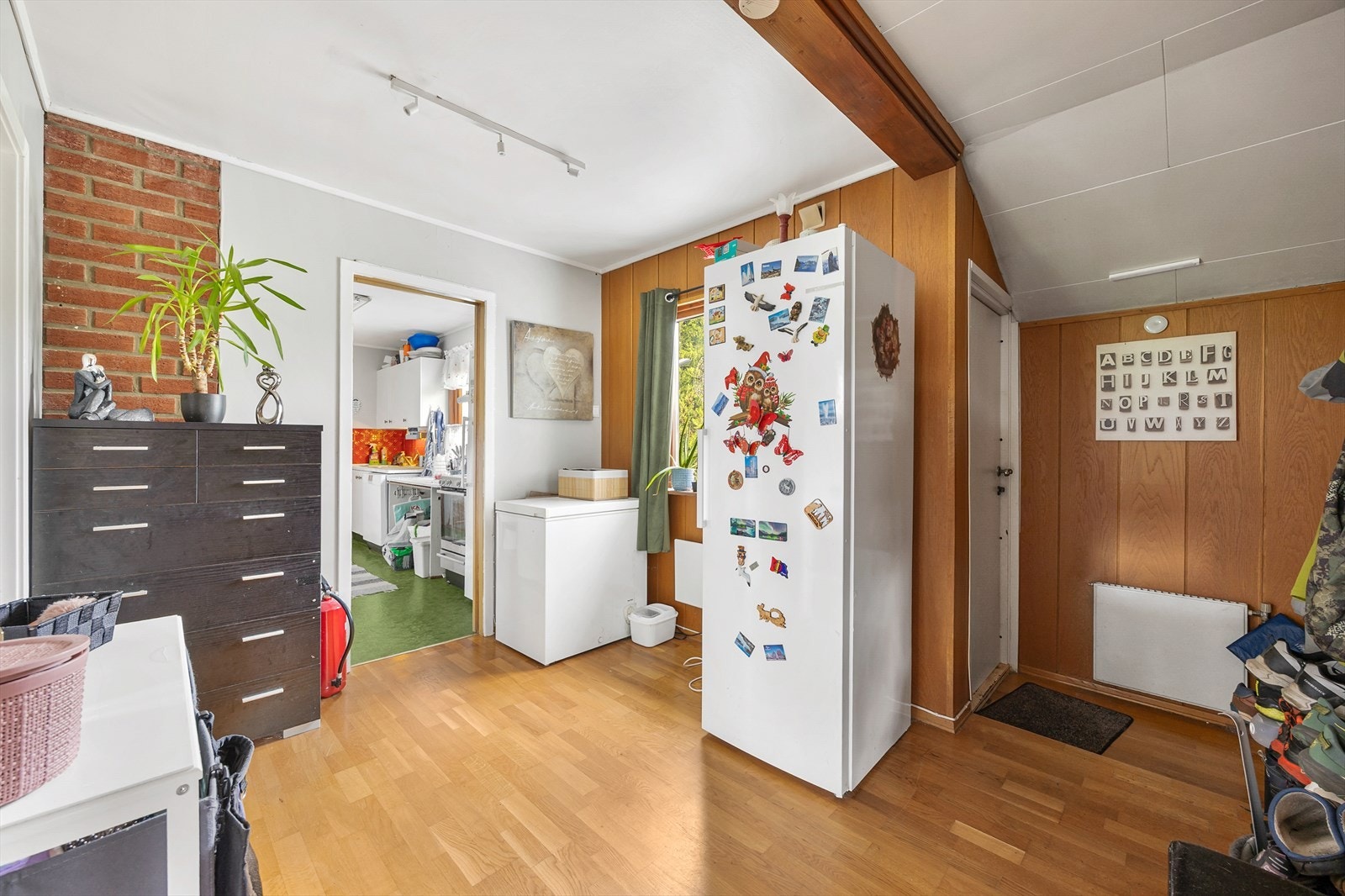 Fra gangen er det tilknytning til flere av rommene i hoveddelen. Galleribilde