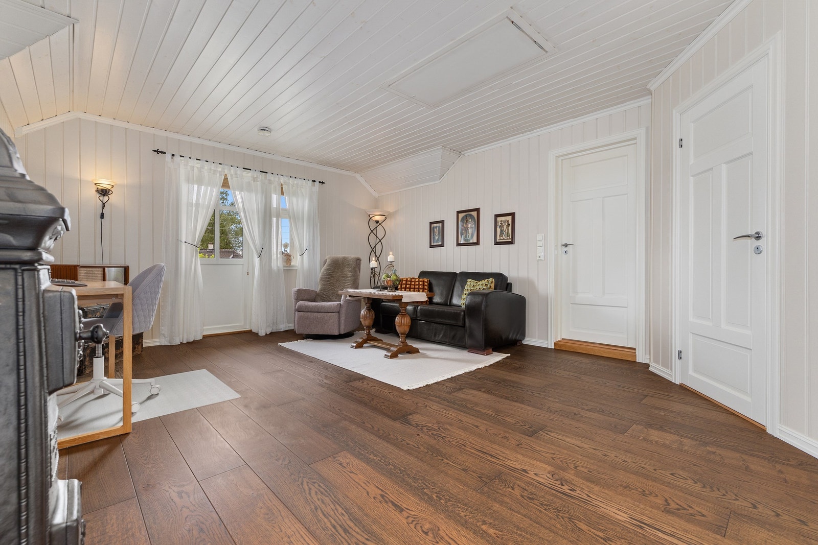 Fra loftstuen er det tilkomst til kaldtloft via takluke Galleribilde