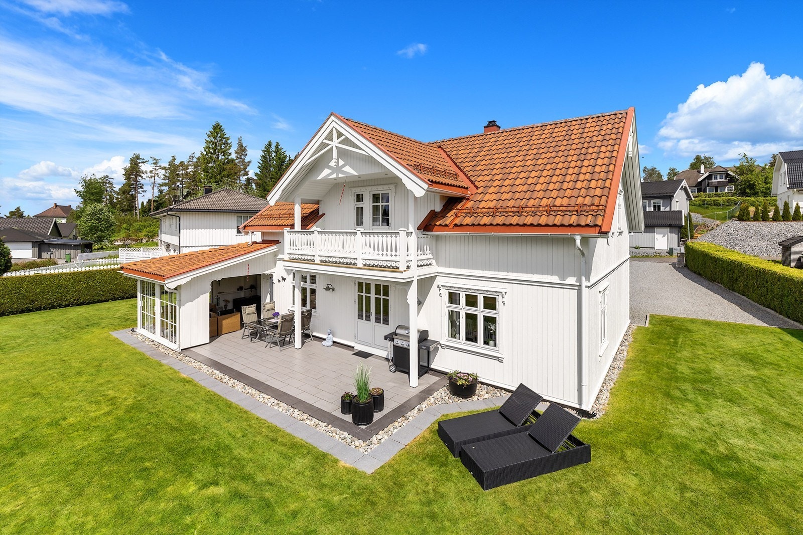 Innholdsrik enebolig fra 2007 med vannbåren gulvvarme i første etasje, balansert ventilasjon og dobbelgarasje med lader for elbil.
Foto: Jørgen Sørebø Galleribilde