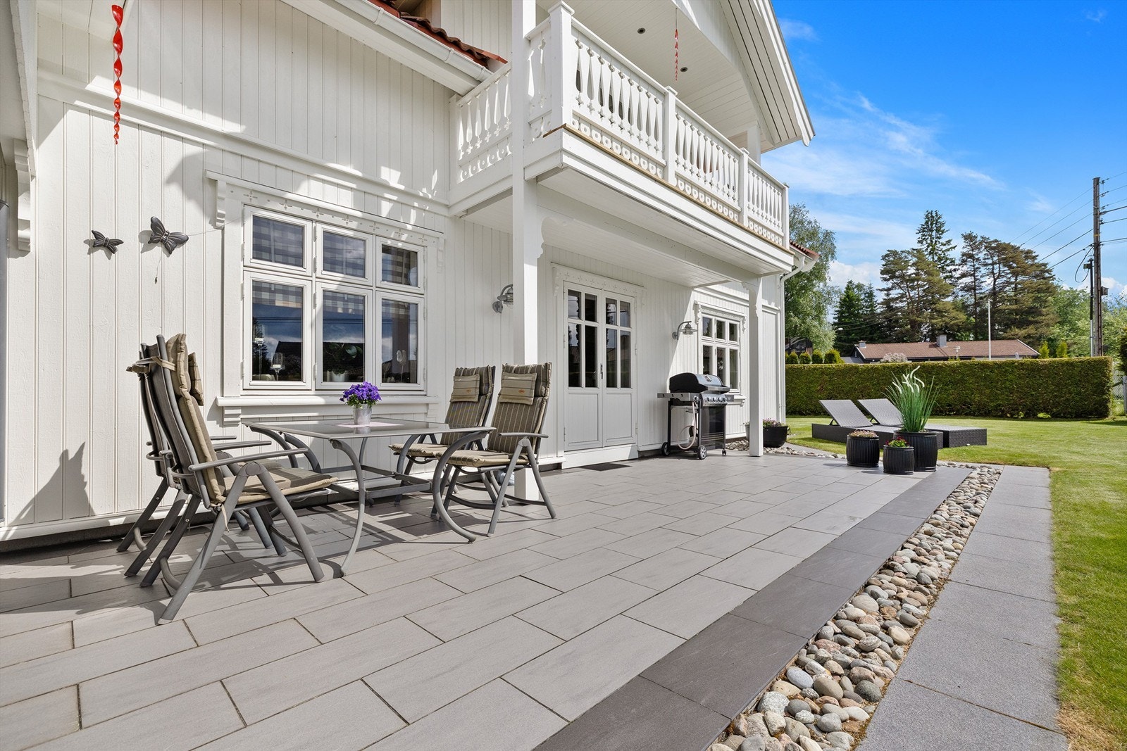 Terrassen er totalt på 44 m² og har flislagt gulv. Galleribilde