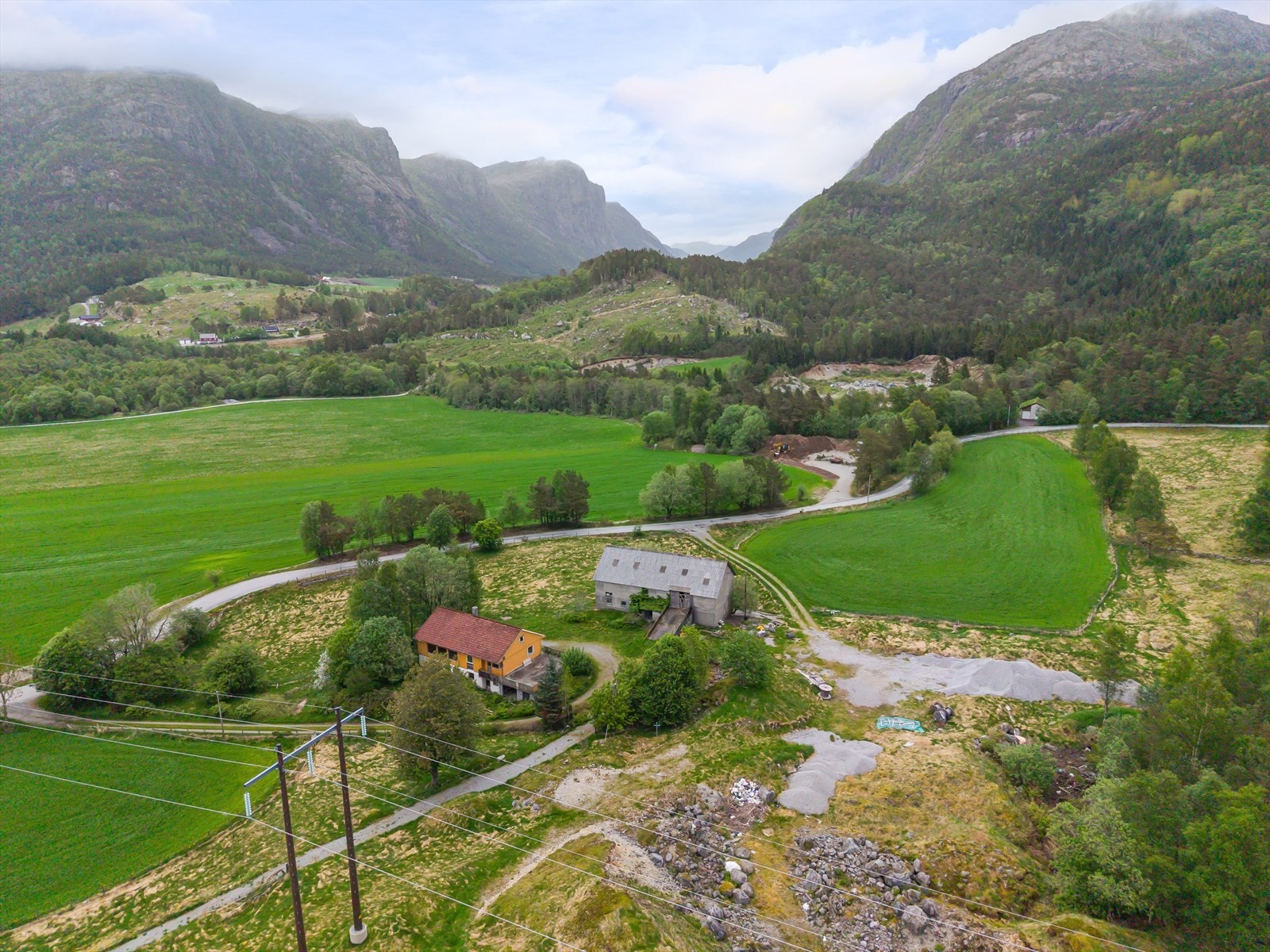 Oversikt som viser eiendommens plassering i landskapet. Galleribilde