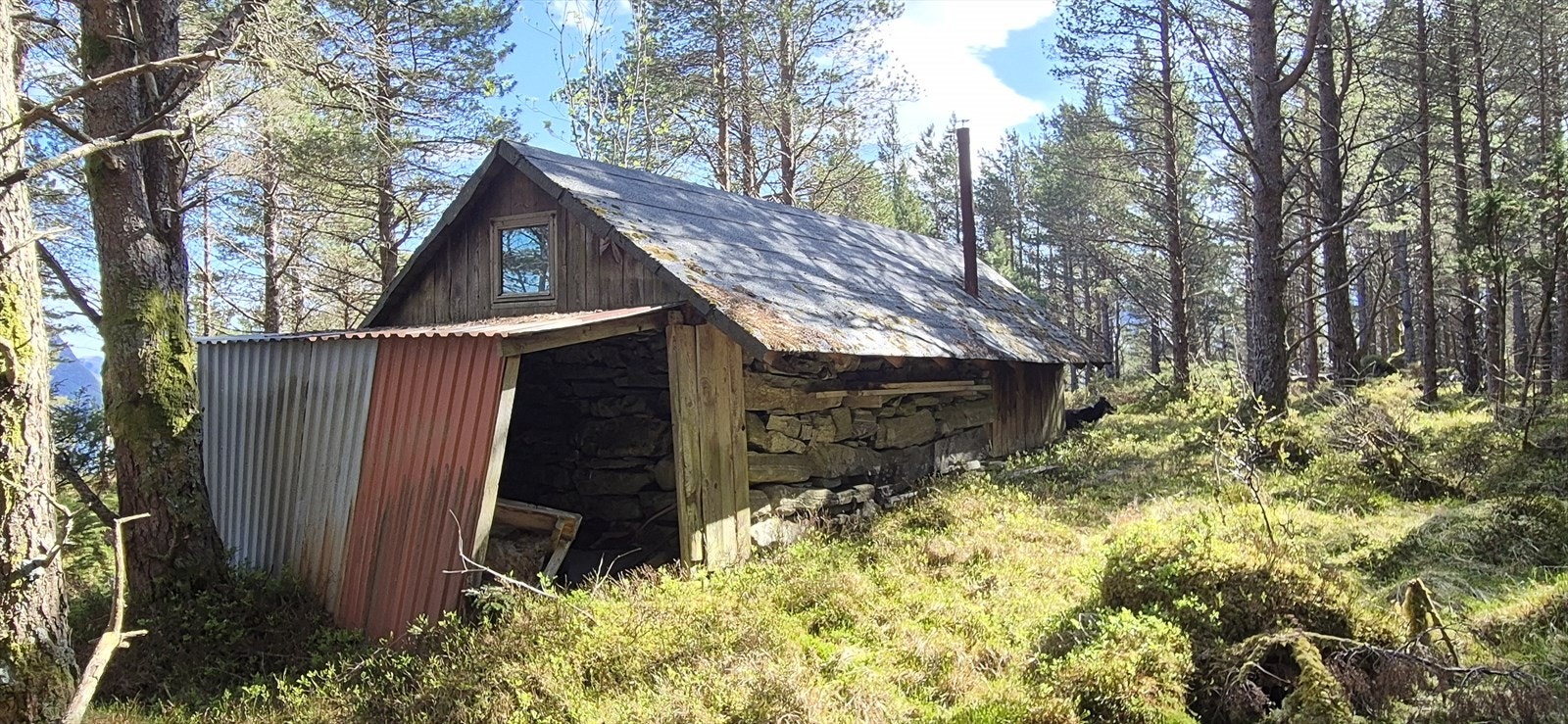 Bygget står innfor renovering (selgers bilde) Galleribilde
