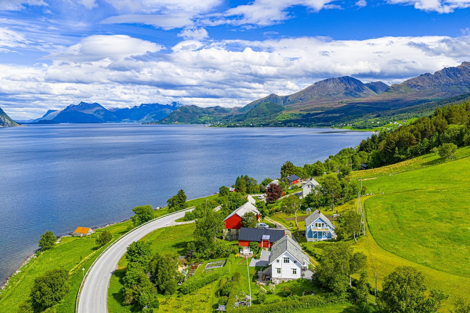 Velkommen til en hyggelig visning! (Foto: Blåtind Fotografikk) Galleribilde