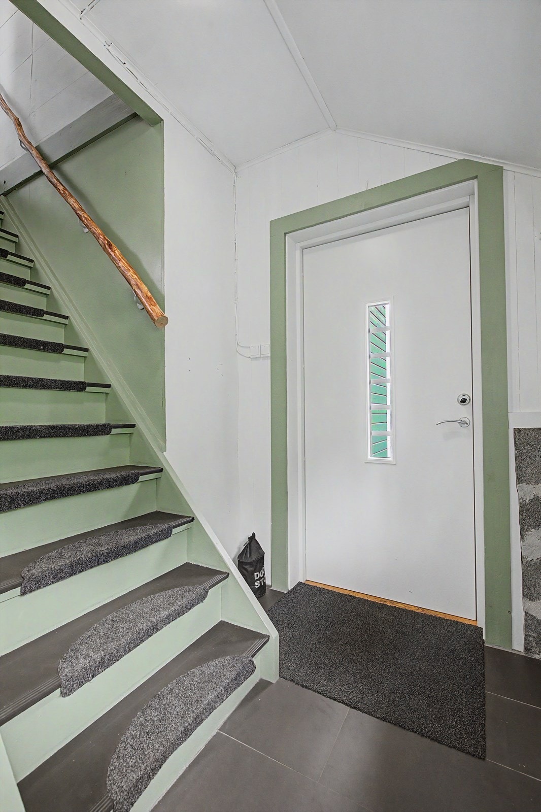 Første etasje, her med entre Galleribilde